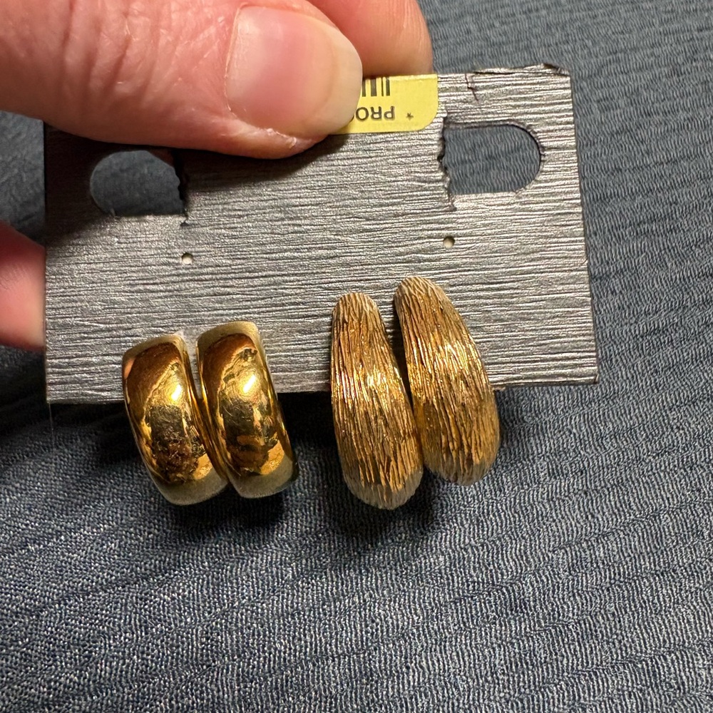 2 pair Vintage Trifari Gold hoop clip on Earrings